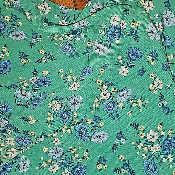 NWOT tops from H&M cropped eyelet pink top, green floral wrap blouse size 8 - Picture 3 of 7